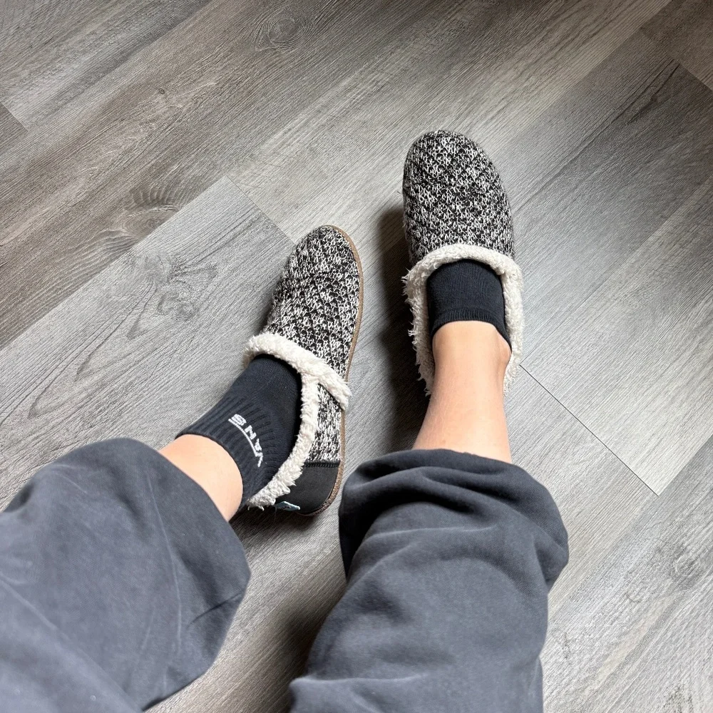 Mismatched VANS Plain Black Socks Gym Workout Used